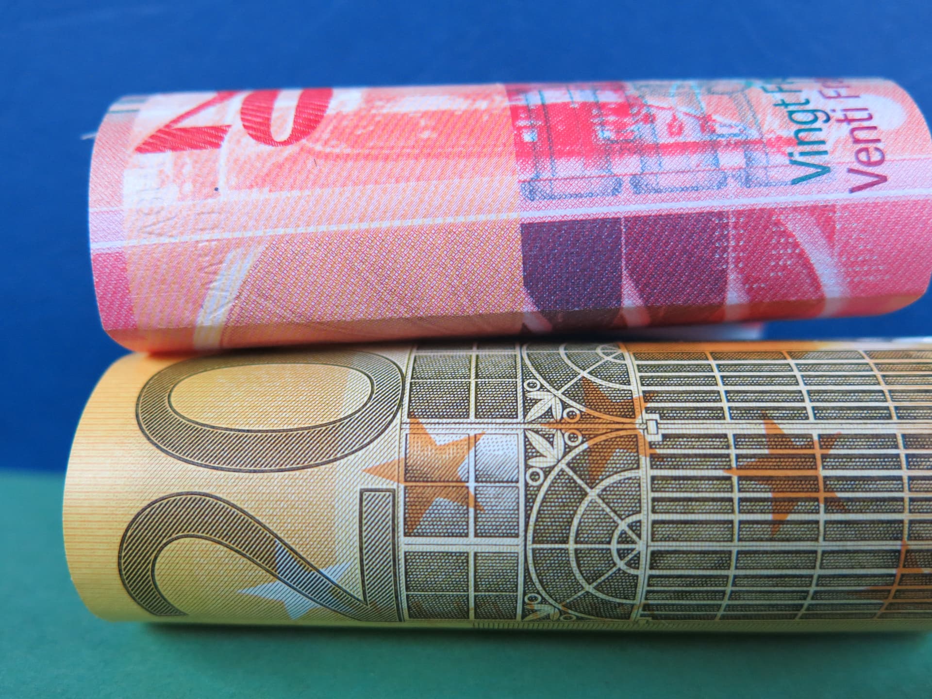 Zwanzig Franken und 20 Euro