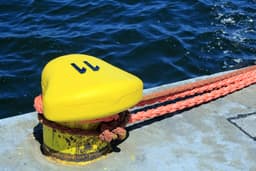 Boje auf der die Zahl elf steht